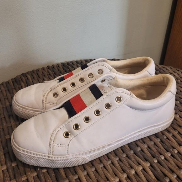 Tommy Hilfiger TWLaven-R Slip On Sneakers Sz 8 White Logo Elastic Sporty Kicks - Picture 1 of 7